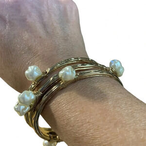 Avon Modern elegance bandle set trio of goldtone/pearlesque gems